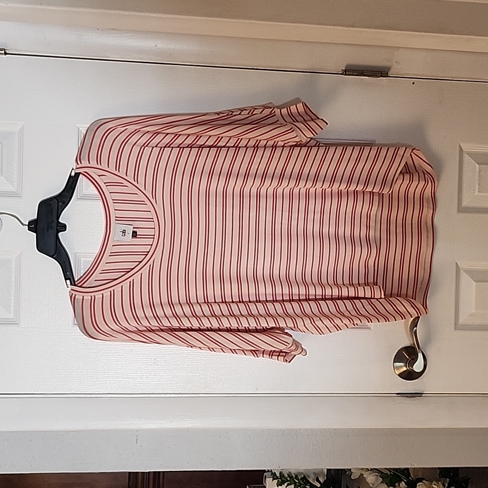 Cabi hi-lo 3/4 length sleeve top.